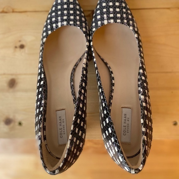 *SOLD* Cole Haan Black & White Leather Checkered Pumps Size: 9 - Picture 4 of 5